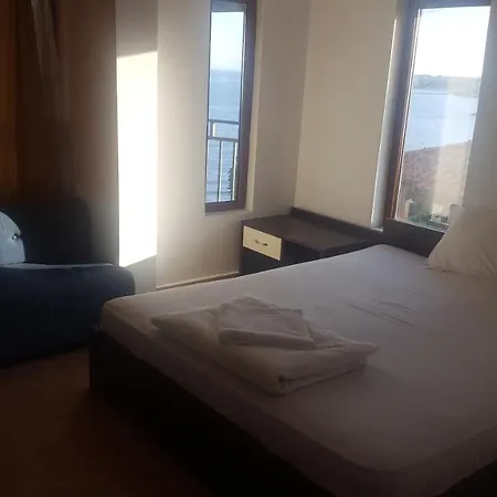 Flora Guest house *